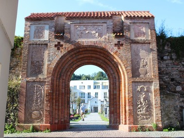 Portal des Altstadtfriedhofs