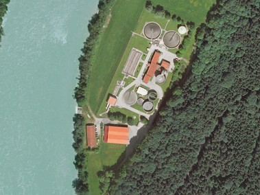 Luftbild der Kläranlage in der Odelshamer Au, Foto: Bayerische Vermessungsverwaltung