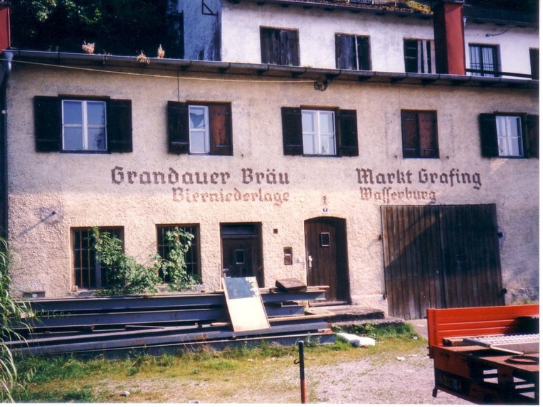 Eingang Brauerei Grandauer