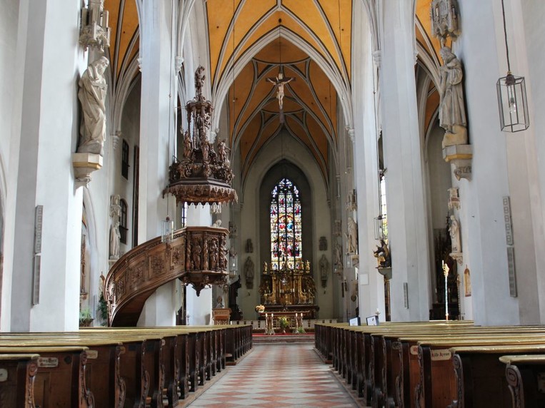 Stadtpfarrkirche St. Jakob von innen