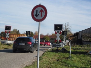 Der Übergang wird ausgebaut und mit Schranken gesichert