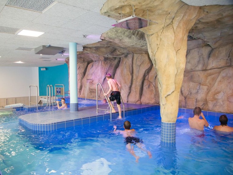 swimming pool - fun area