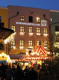 Museum mit Weihnachtsmarkt