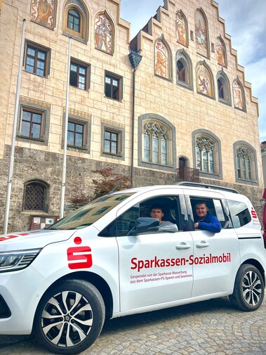 Unsere Fahrer/-innen stehen für Sie bereit