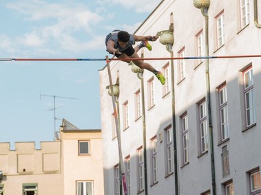 Turmspringen mitten in der Altstadt, Foto: TSV Wasserburg