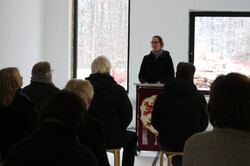 Kristina Holl bei der Buchvorstellung auf der Depotbaustelle © Foto: Museum Wasserburg.