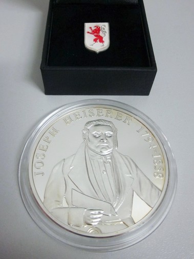 Joseph-Heiserer-Medaille und Anstecknadel