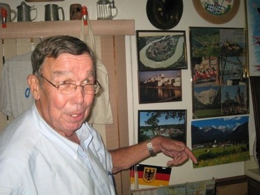 Ralph Ruppel (+ 2012) im „Bayernbüro“  seines Hauses, in dem auch viel von und über Wasserburg zu finden war