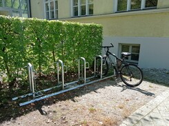 Fahrradständer an der Bibliothek